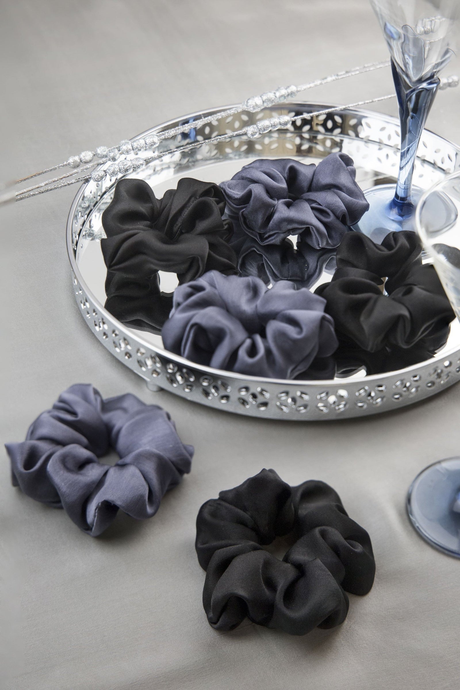 100% Pure Silk Scrunchies - Starry Night – Spotstyl